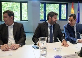 De izquierda a derecha Mañueco, López Miras y Moreno el pasado lunes en el Comité Ejecutivo Nacional del PP.