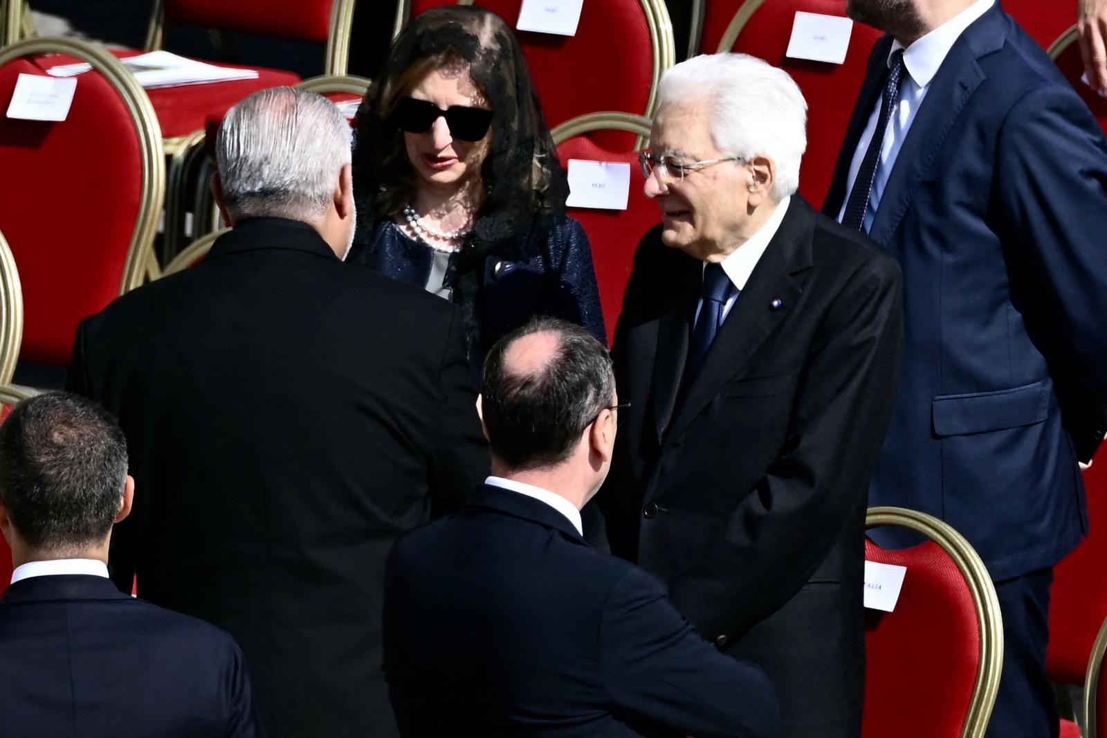 El presidente de Italia, Sergio Mattarella, junto a su mujer.