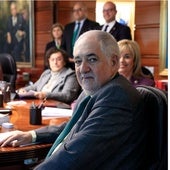 Conde-Pumpido en una reunión del Pleno del Constitucional
