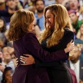 Beyoncé junto a Kamala Harris en un acto de campaña de la demócrata.