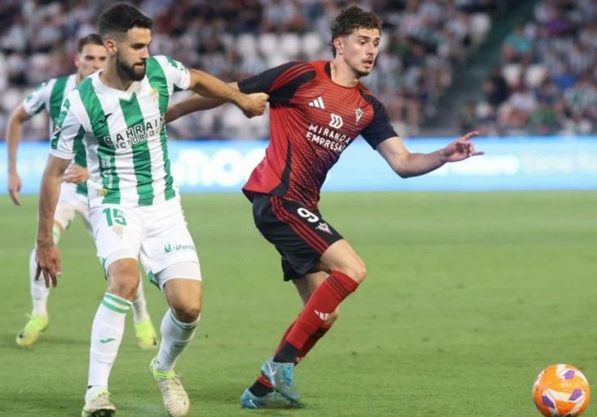 El Mirandés, en racha, sueña con el ascenso directo a Primera