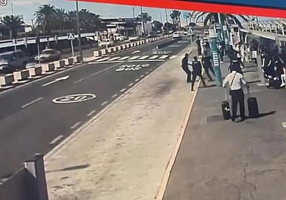 El vídeo del tiroteo en el aeropuerto de Gran Canaria en el que murió el joven migrante: tenía billete para volver a Gambia el día 22