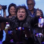 El presidente argentino, Javier Milei, celebra el triunfo de su partido en las elecciones en Buenos Aires.