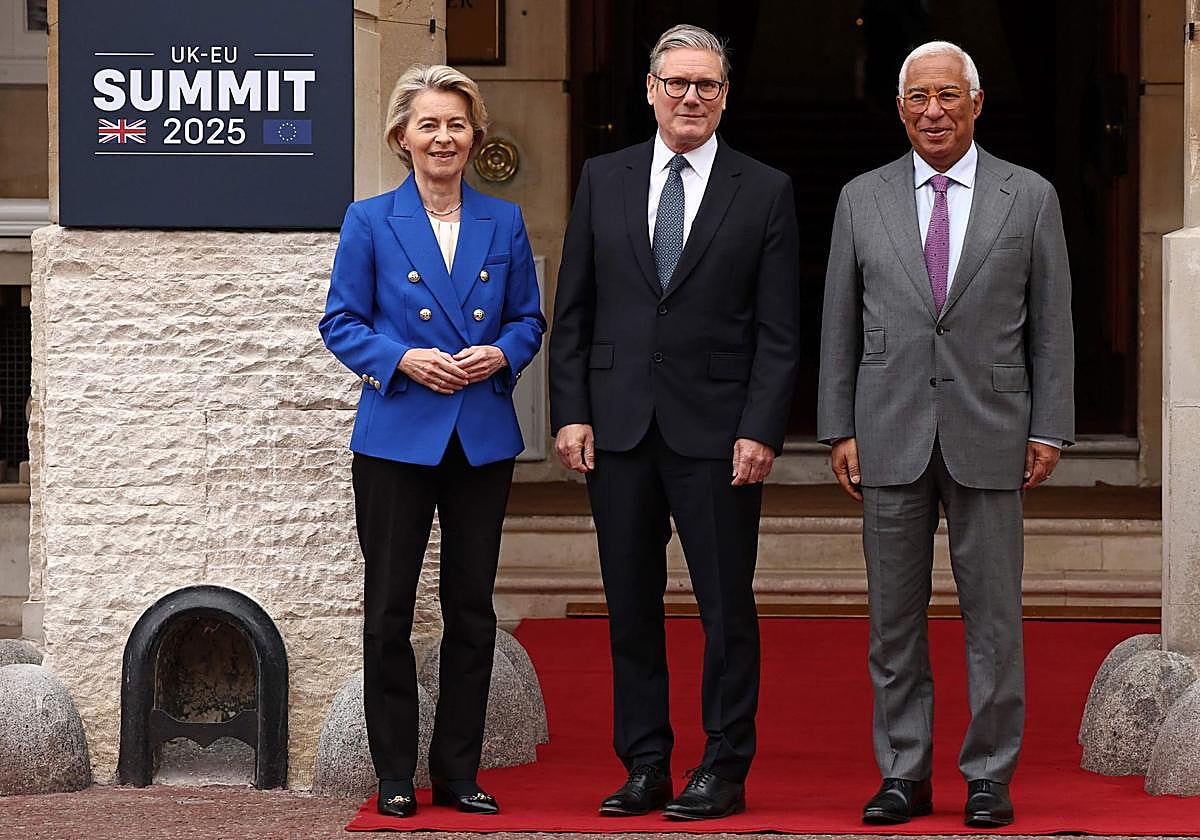 Ursula von der Leyen, Keir Starmer y António Costa antes de su reunión en Londres.