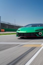 Lamborghini temerario frente a Ducati Panigale V4: un duelo entre italianos