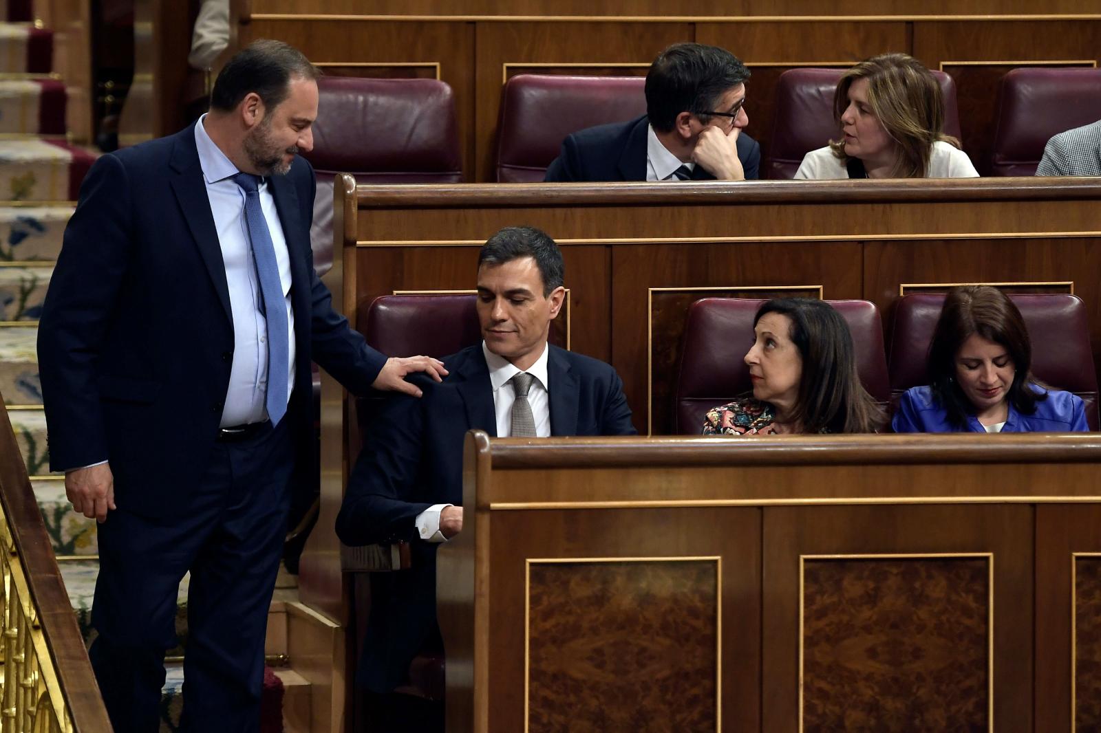 José Luis Ábalos y Pedro Sánchez en el Congreso de los Diputados en 2018.