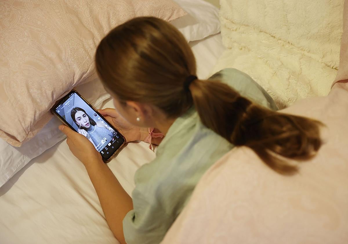 El Gobierno de Sánchez aprobó el pasado 25 de marzo un proyecto de ley para la protección de los menores en el ámbito digital.