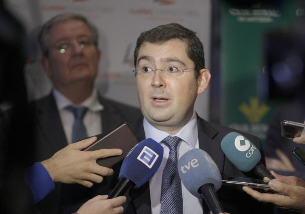El director de economía del banco de españa dimite horas después de presentar el informe anual | las provincias