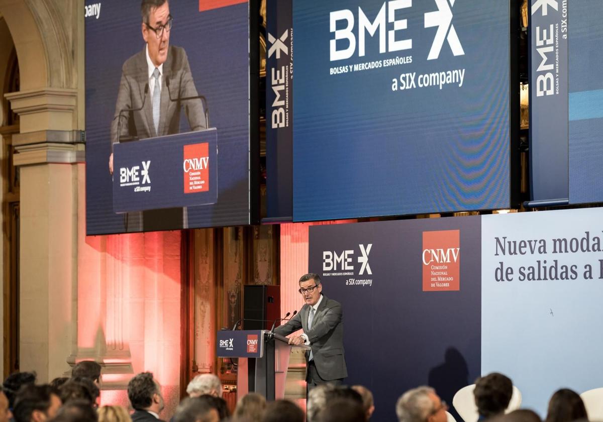 El presidente de la CNMV, Carlos San Basilio, presenta la nueva modalidad de salidas a Bolsa.