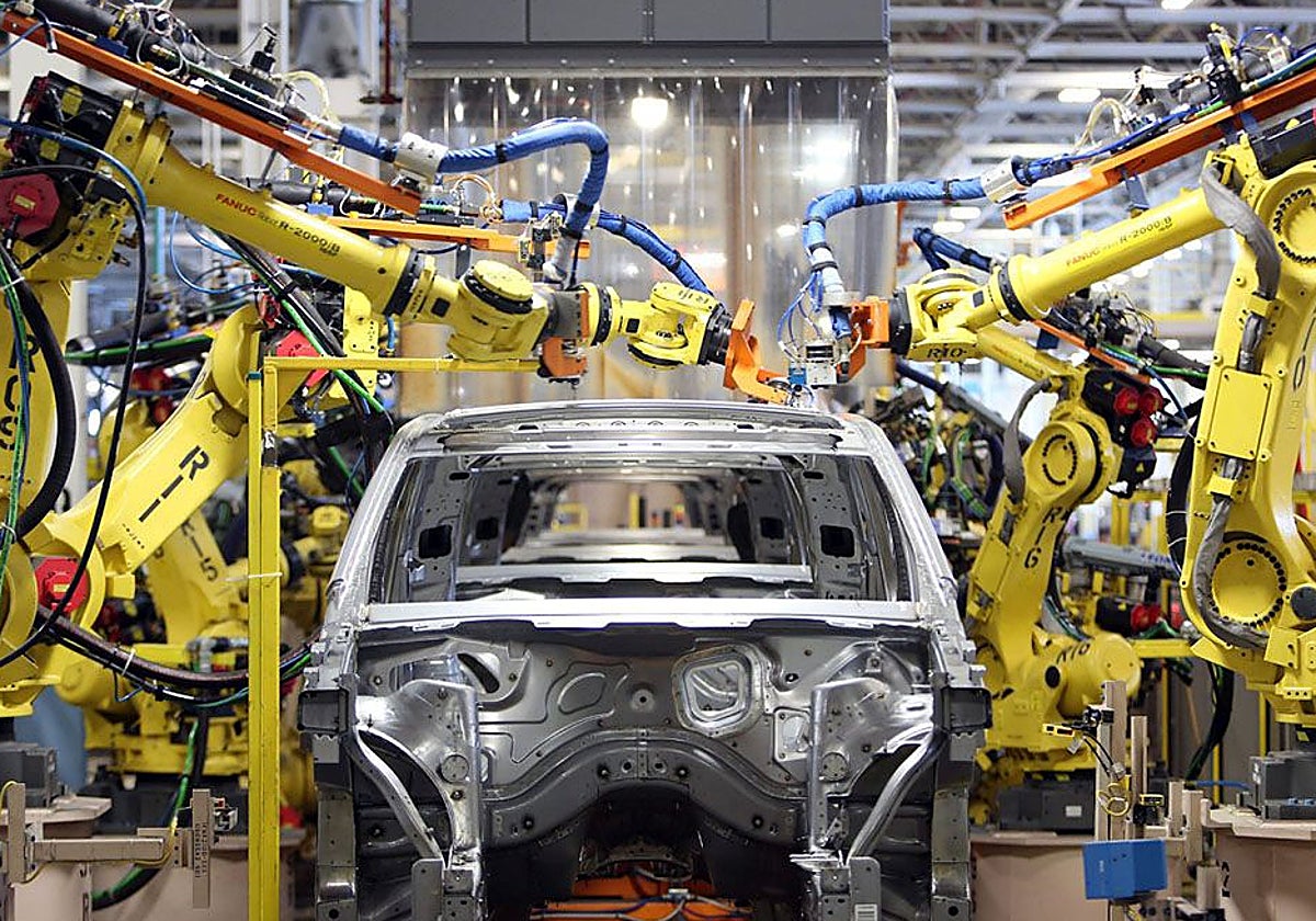 En abril, uno de cada diez vehículos fabricados en España ha sido electrificado