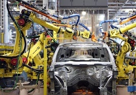 En abril, uno de cada diez vehículos fabricados en España ha sido electrificado