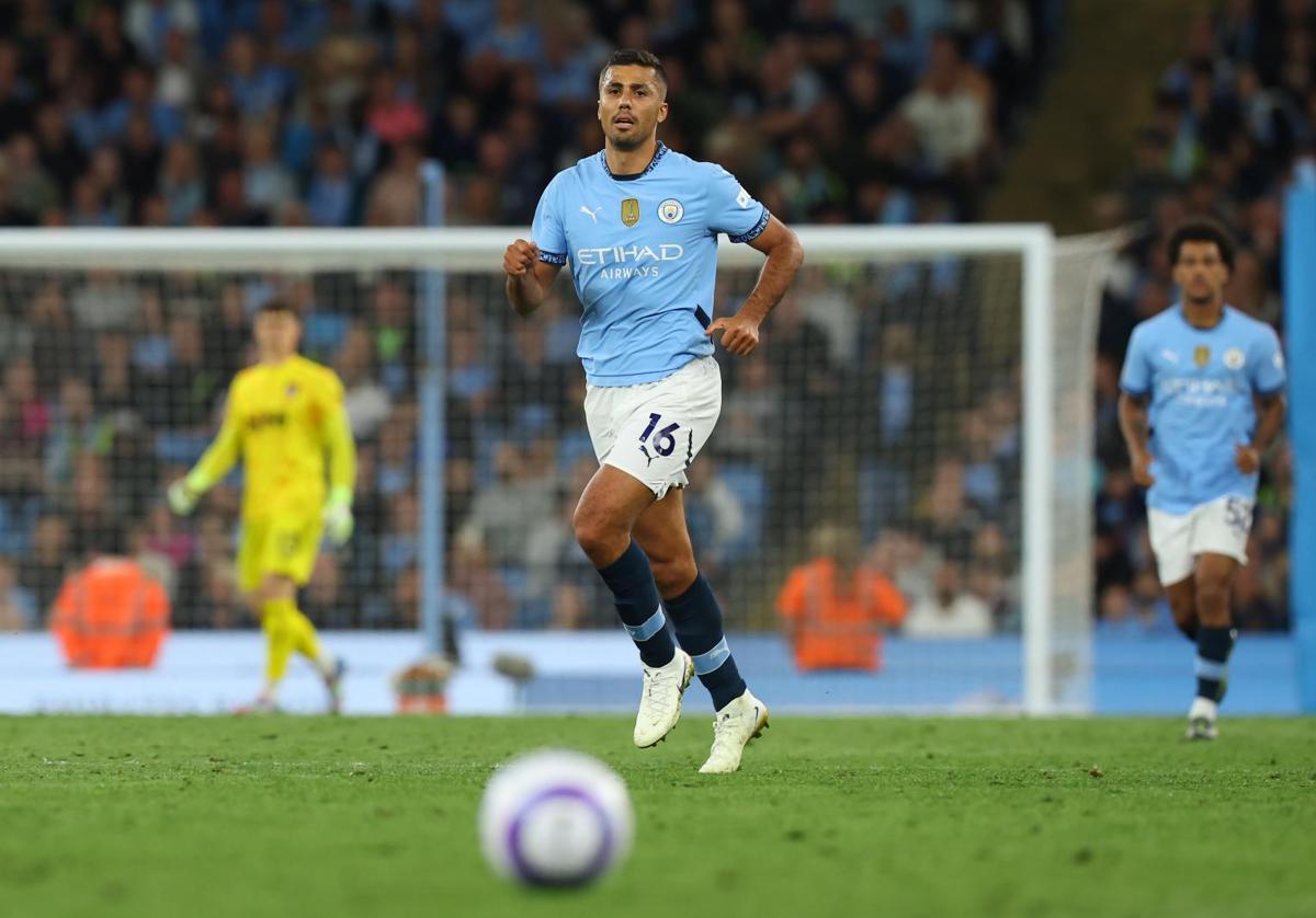 Rodri, durante su primer partido con el Manchester City tras su grave lesión.