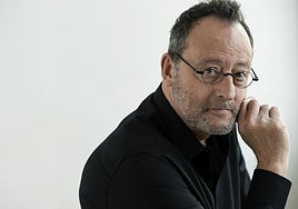 Jean Reno, actor francés de padres gaditanos y autor de la novela 'Emma bajo el cielo de Omán'.