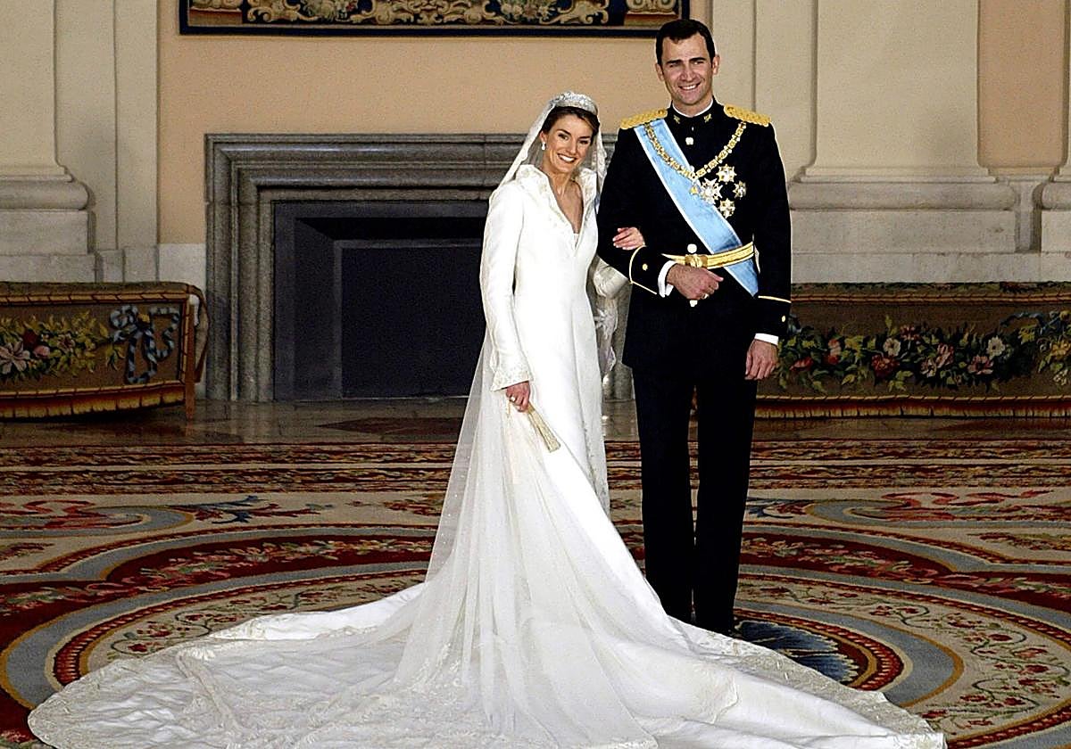 Imagen de don Felipe y doña Letizia tras su enlace.