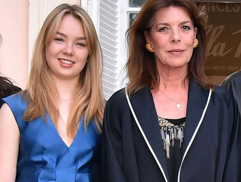 La indiferencia de Carolina de Mónaco y su hija Alexandra ante los graves problemas de salud de Ernesto de Hannover
