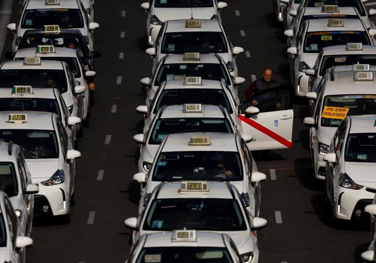 Protesta de taxistas en el centro de Madrid.