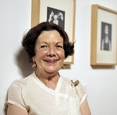 La fotógrafa mexicana Graciela Iturbide, en su exposición «Graciela Iturbide. Retrospectiva 1969-2008» en 2011