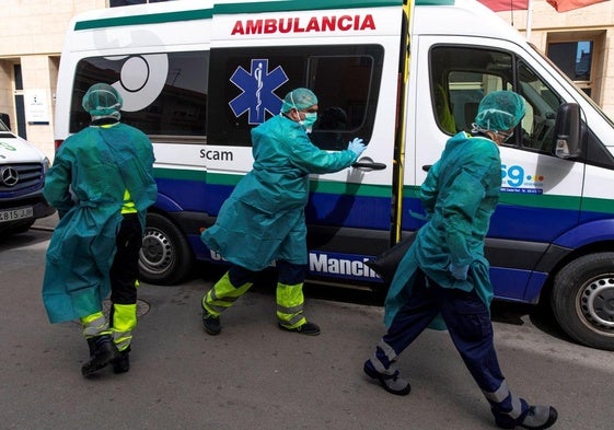 Un juez imputa a dos exaltos cargos de Ayuso en la investigación por las muertes en residencias durante la pandemia