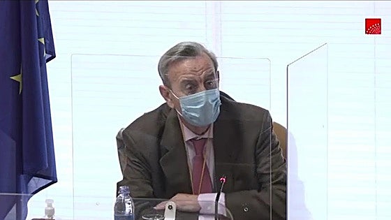 La jueza imputa al tercer ex alto cargo de Ayuso por los protocolos de las residencias