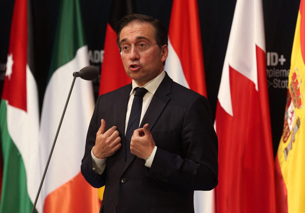 El minsitro de Asuntos Exteriores, José Manuel Albares, tras la reunión con los ministros de Exteriores de países árabes y europeos .