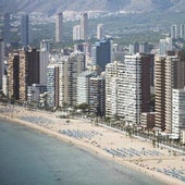 Bloques de viviendas en la costa de Benidorm.