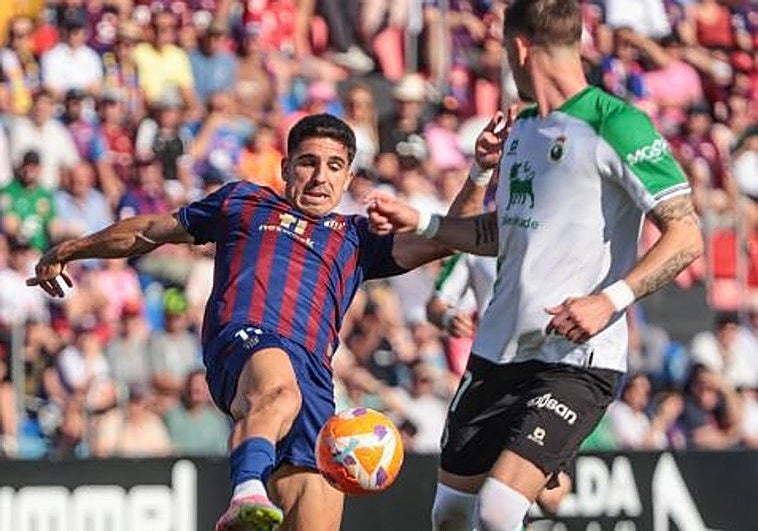 Eldense es el último descendido a pesar del punto rescatado contra el Racing