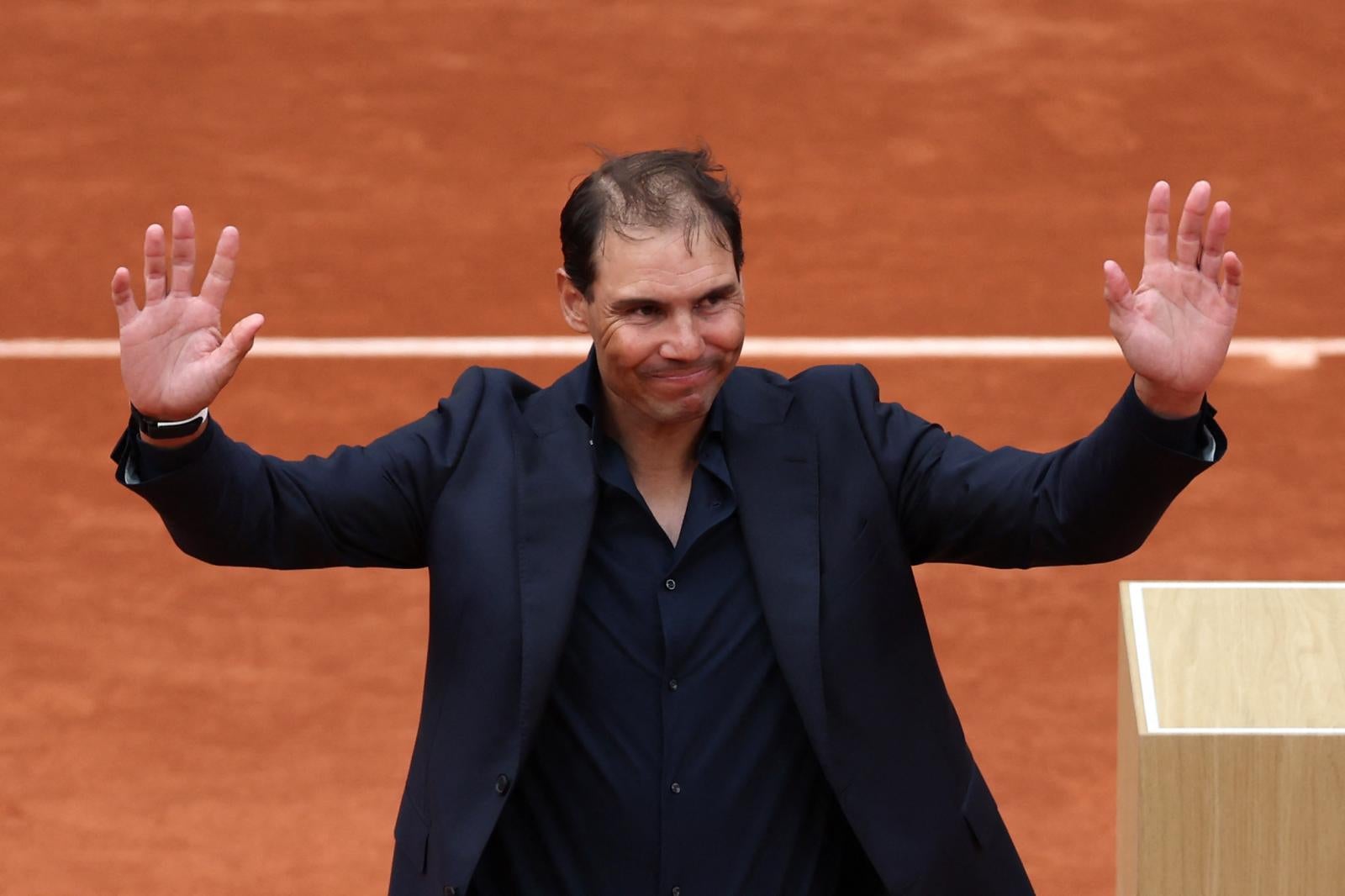 Nadal recibe la ovación de la Philippe-Chatrier, donde conquistó catorce trofeos a lo largo de su carrera.