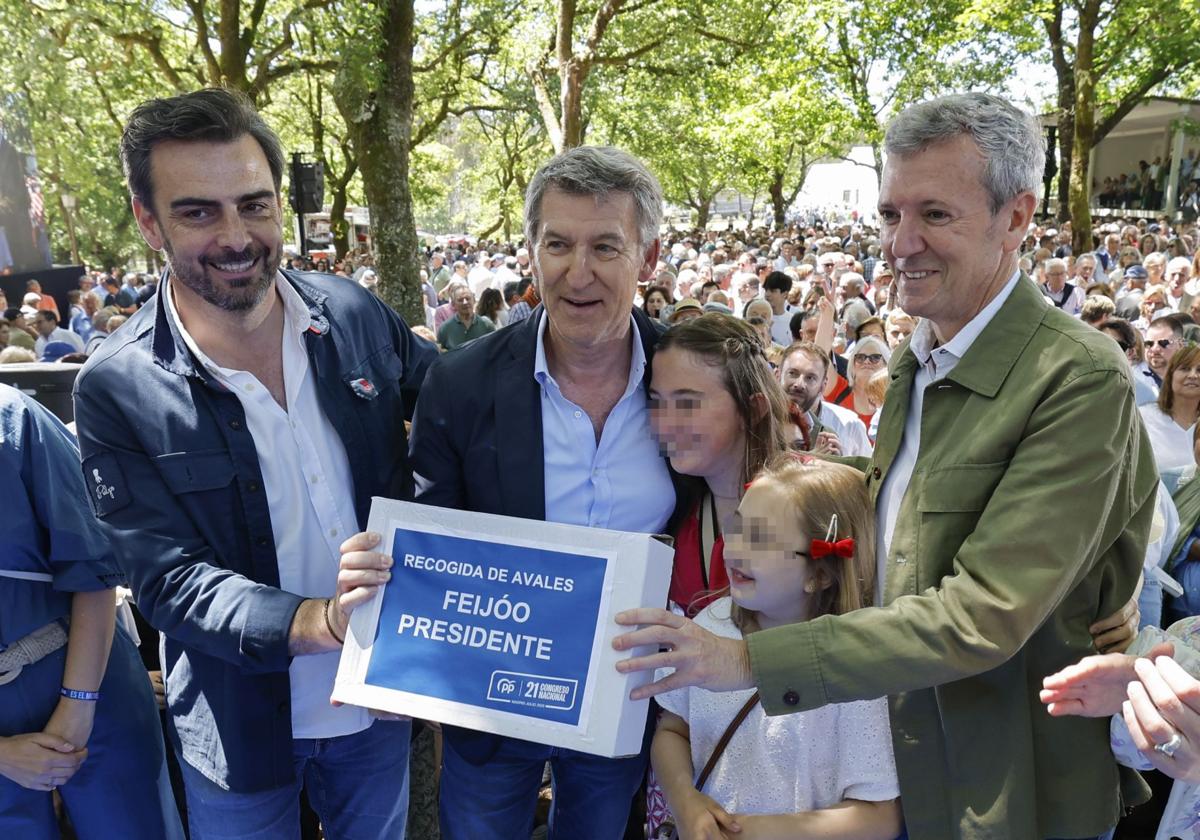 Alberto Núñez Feijóo participa junto al presidente gallego, Alfonso Rueda, en un acto en O Pino (A Coruña).