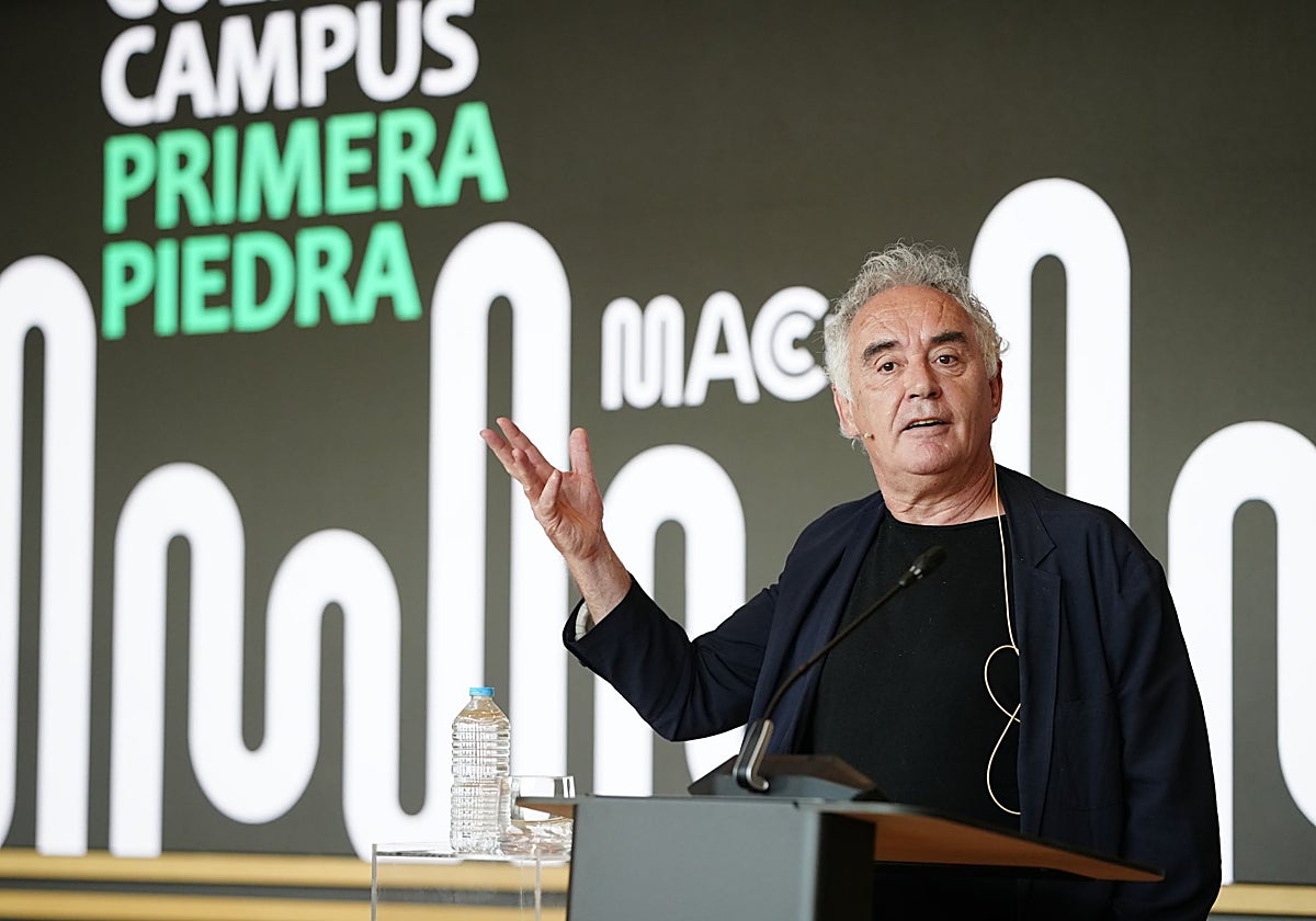 El chef Ferran Adrià, en el acto de la primera piedra del complejo gastronómico de la Universidad Comillas y Vocento.