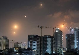 Irán lanza oleadas de misiles sobre Israel que causan al menos 41 heridos
