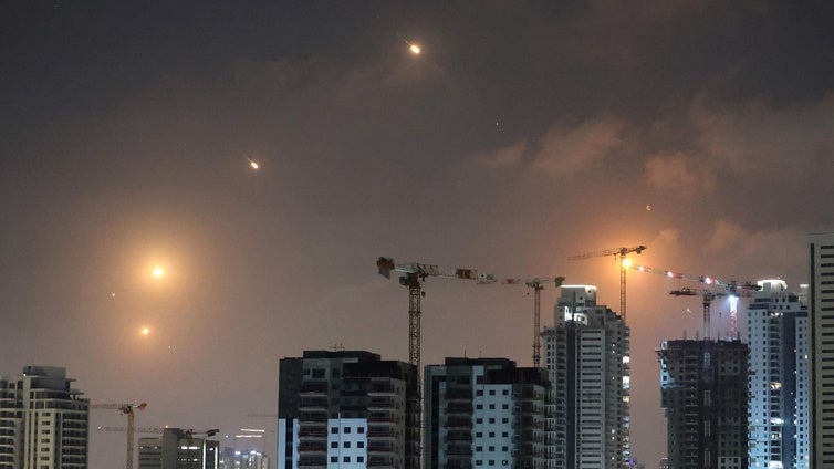 Irán lanza oleadas de misiles sobre Israel que causan al menos 41 heridos