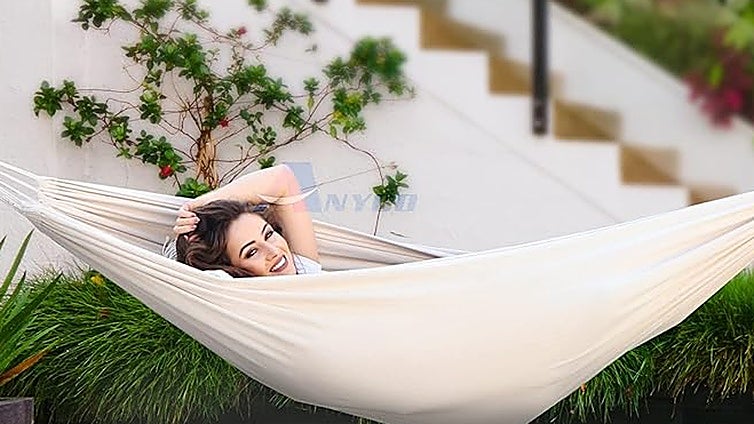 Échate una siesta de película con esta hamaca para patio que cuesta menos de 30€
