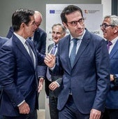 El presidente de BBVA, Carlos Torres, y el ministro de Economia, Carlos Cuerpo.