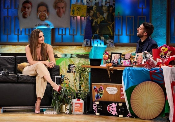 La cantante Melody, en una entrevista anterior en 'La Revuelta' junto a David Broncano antes del festival.