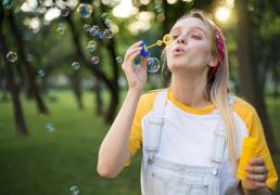 El curioso truco para aliviar el estreñimiento con pompas de jabón que funciona