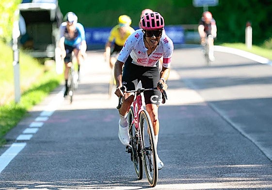 Richard Carapaz, durante la decimosexta etapa del Giro.