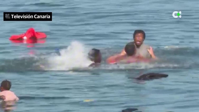 Al menos siete fallecidos, cuatro adultos y tres niños, tras volcar un cayuco en El Hierro