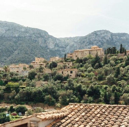 El refugio de Mallorca que es perfecto para desconectar: tiene vistas a la Sierra de Tramuntana y las mejores puestas de sol