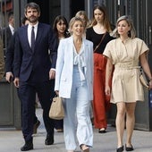 Yolanda Díaz junto a miembros del grupo parlamentario de Sumar.