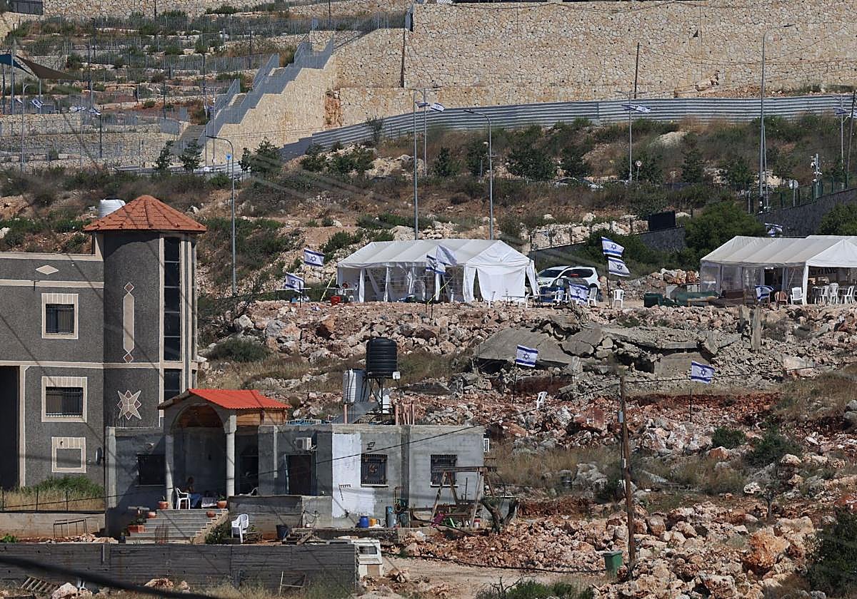 Tiendas de campaña instaladas por colonos israelíes cerca de la aldea de Bruqin, en Cisjordania.