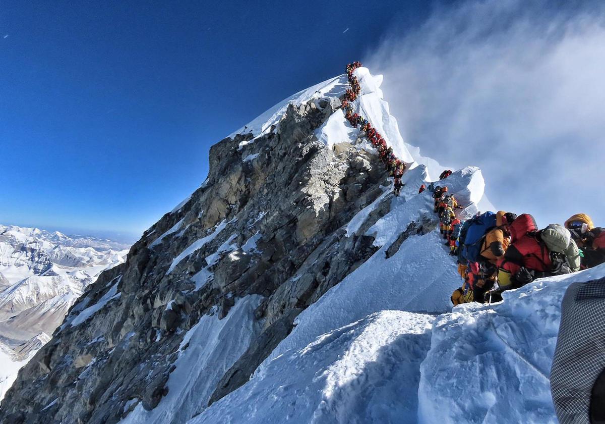 El polémico gas que permite ascensiones exprés al everest | ideal