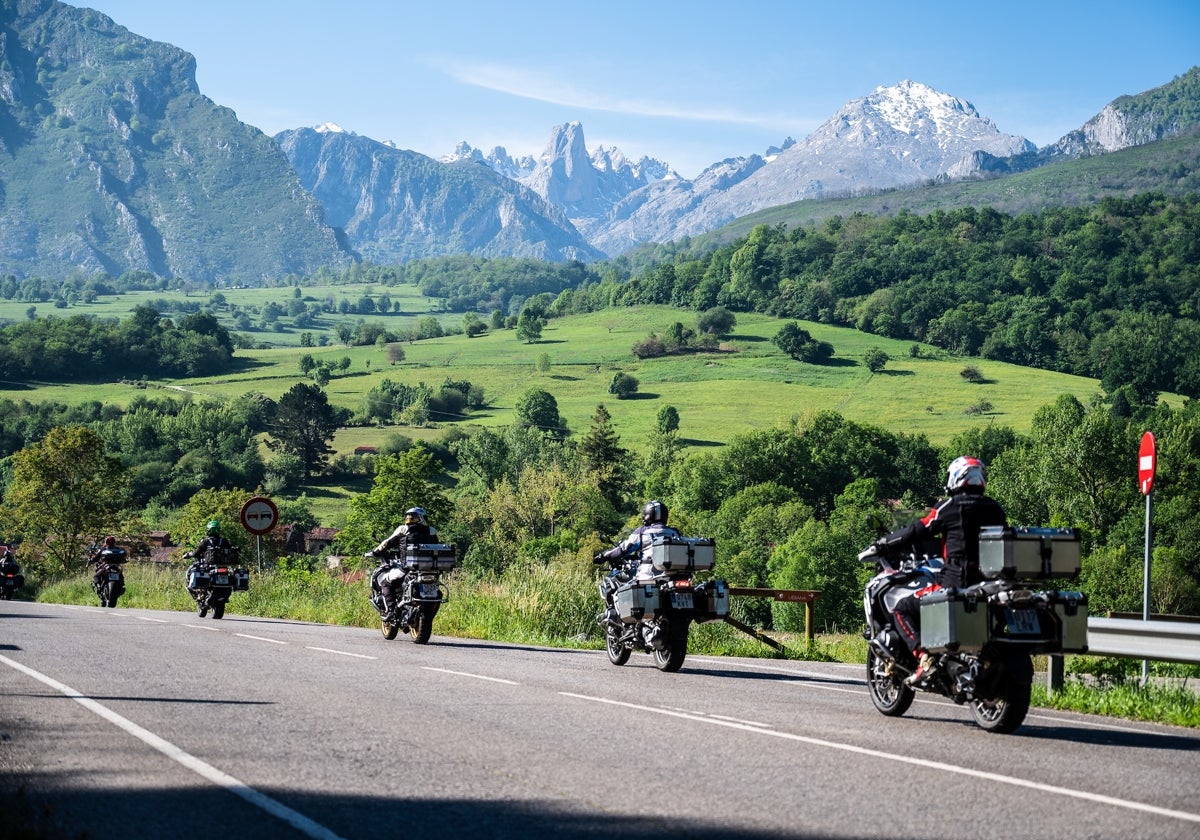Xii puntapunta bmw motorrad, una travesía inolvidable del atlántico al cantábrico | ideal