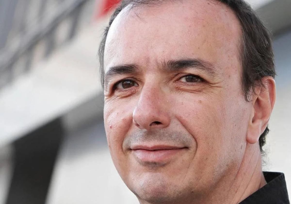 Writer Esteban Hernández.