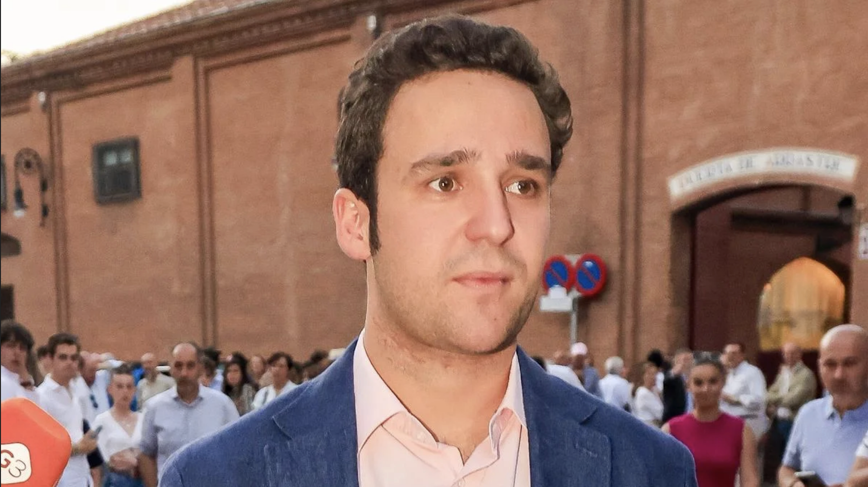 Froilán, en la noche de Madrid: sobrio, sin afeitar y sin querer contar nada sobre la venganza judicial y el cambio de residencia de su abuelo