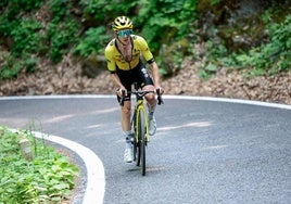 Simon Yates se encumbra por sorpresa en el Giro al reventar la carrera en Finestre