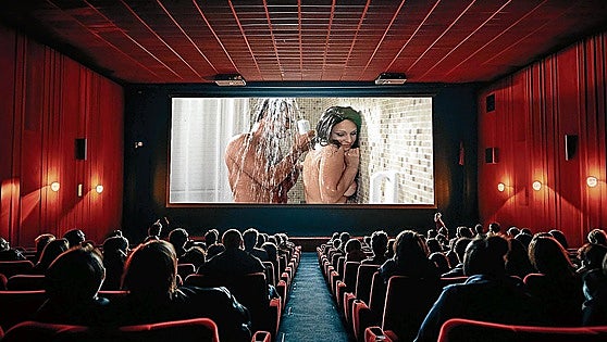 Las tetas que revolucionaron España: «Se llevaban las mujeres exuberantes, que estuvieran buenorras»