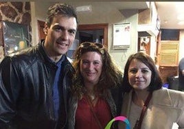 Pedro Sánchez, Leire Díez y Adriana Lastra en una foto de redes sociales