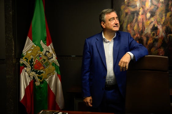 El nuevo jefe de filas del PNV, su portavoz en el Congreso dos décadas, en la sede central en Bilbao.