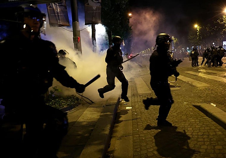 Dos muertos, 221 heridos y 559 detenidos en Francia tras la victoria del PSG en la final de la Champions