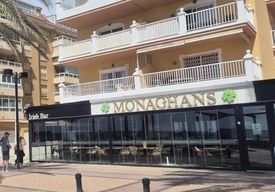 Las víctimas estaban sentadas con la mujer de uno de ellos en la terraza de un restaurante.